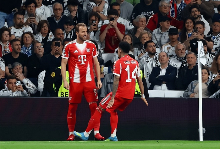 世界杯比赛在线观看地址-振奋的2-1！拜仁25年后再攻陷伯纳乌 终结对皇马8场不胜 4强稳了|哈里·凯恩|欧冠|客场|圣地亚哥-伯纳乌足球场|皇家马德里_新浪体育_新浪新闻